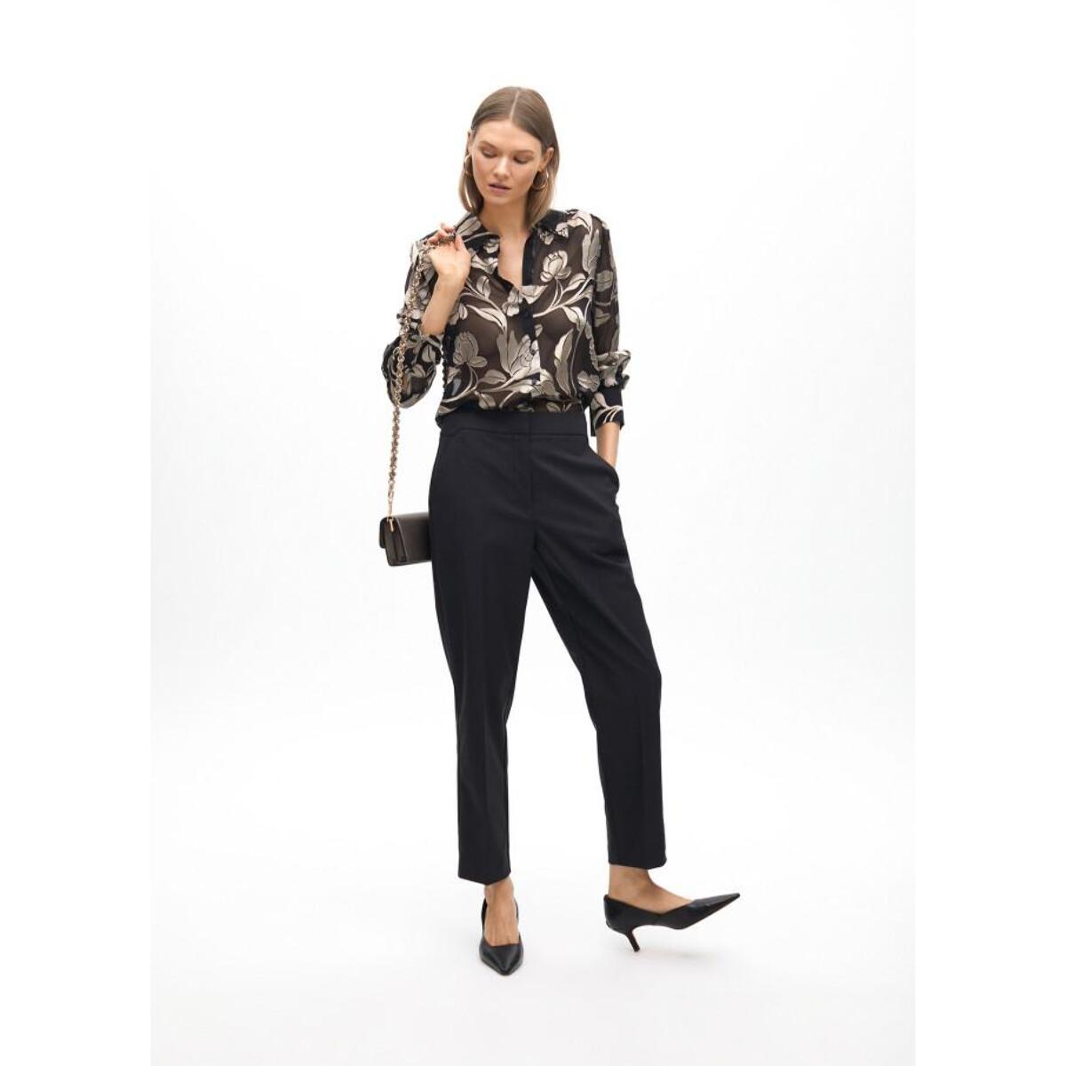 Pantaloni Chino con Dettaglio Cintura