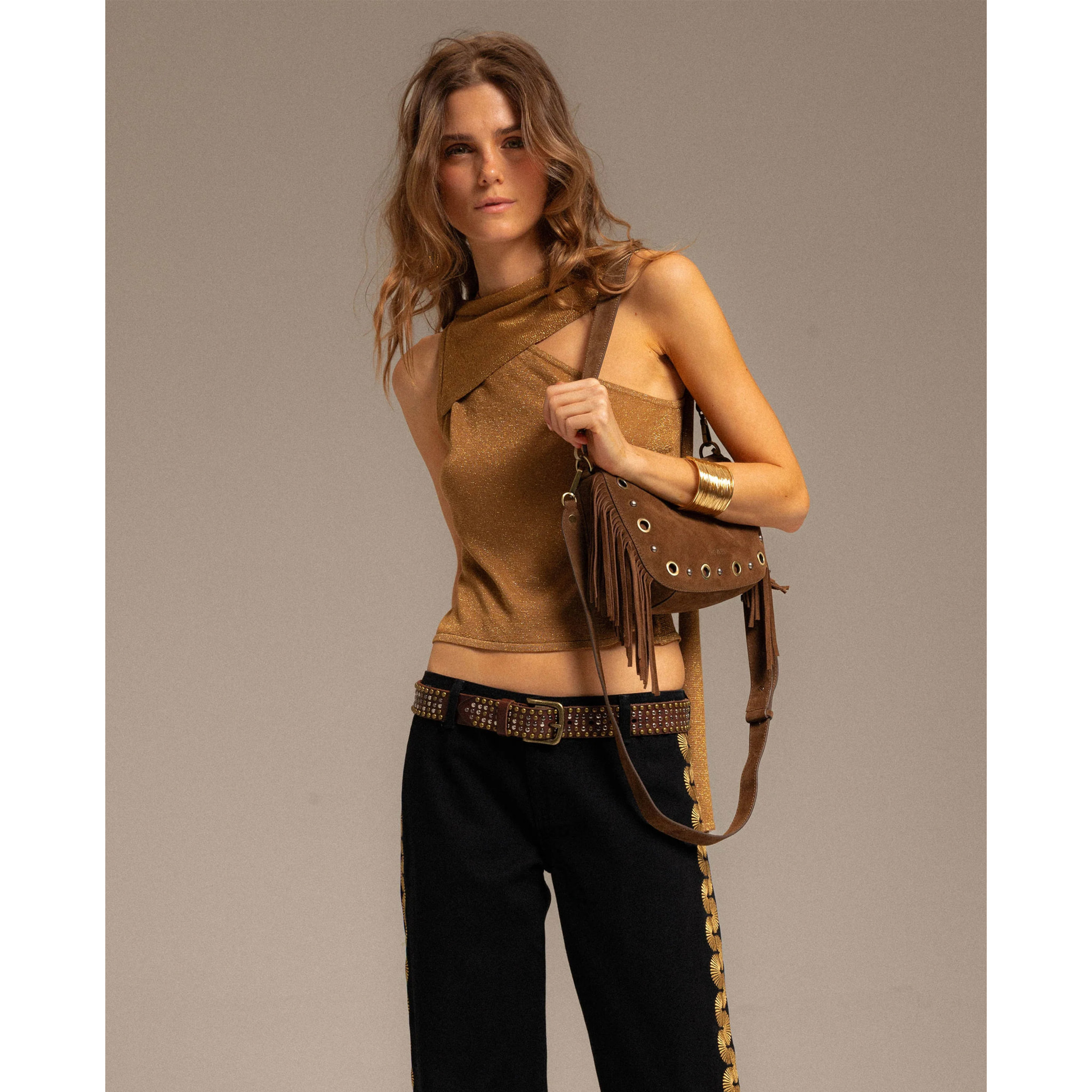 Top de mujer asimétrico con foulard decorativo