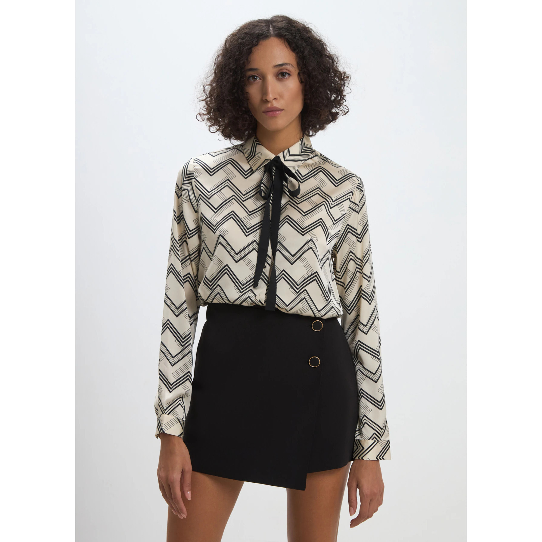 Camicia fantasia chevron con cravattino