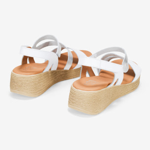 Sandalias con cuña blancas de piel
