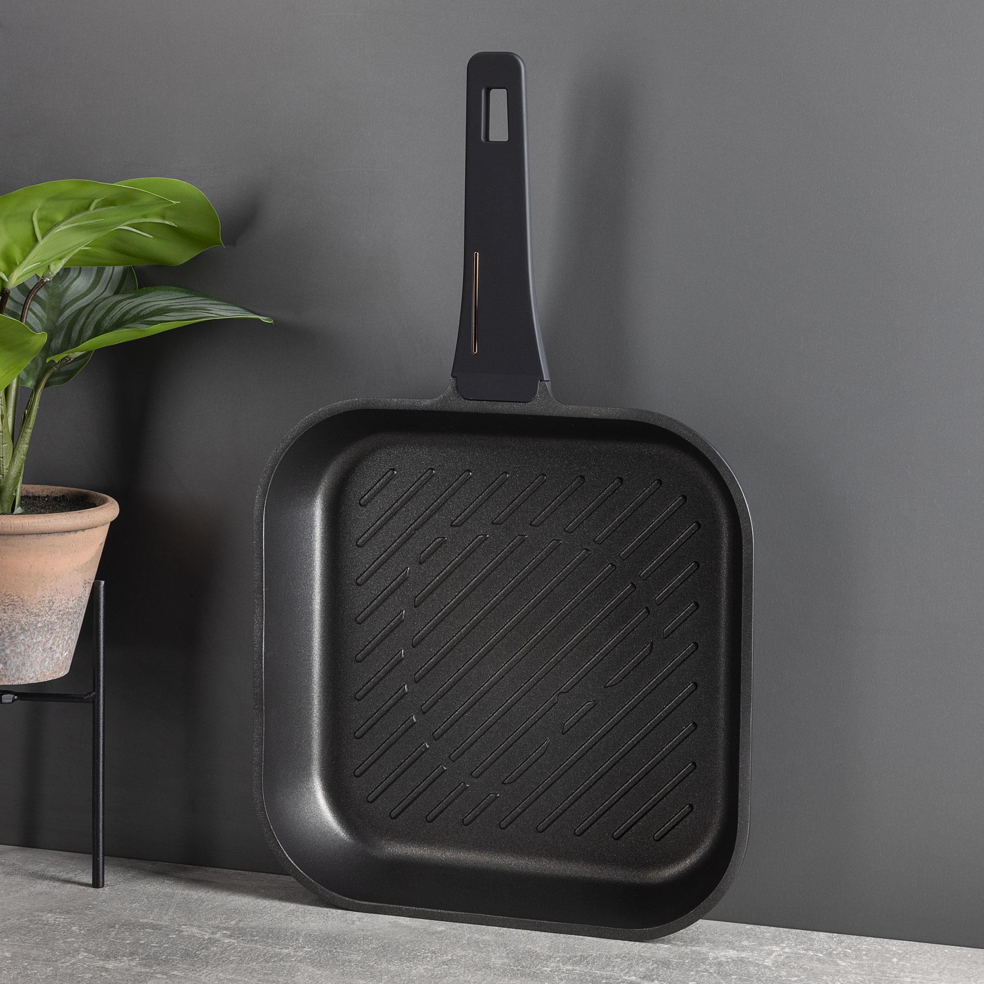 Juego de 2 Sartenes Ø24Ø28cm + Sartén Grill 28x28cm en aluminio fundido color Negro Copper Bergner