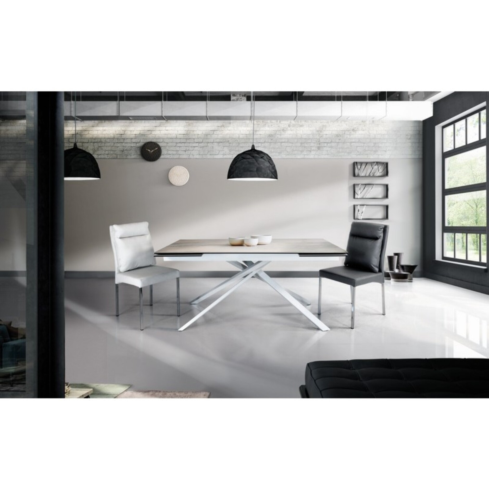 Set di 4 sedie STAMFORD bianche in ecopelle con struttura in metallo cromato