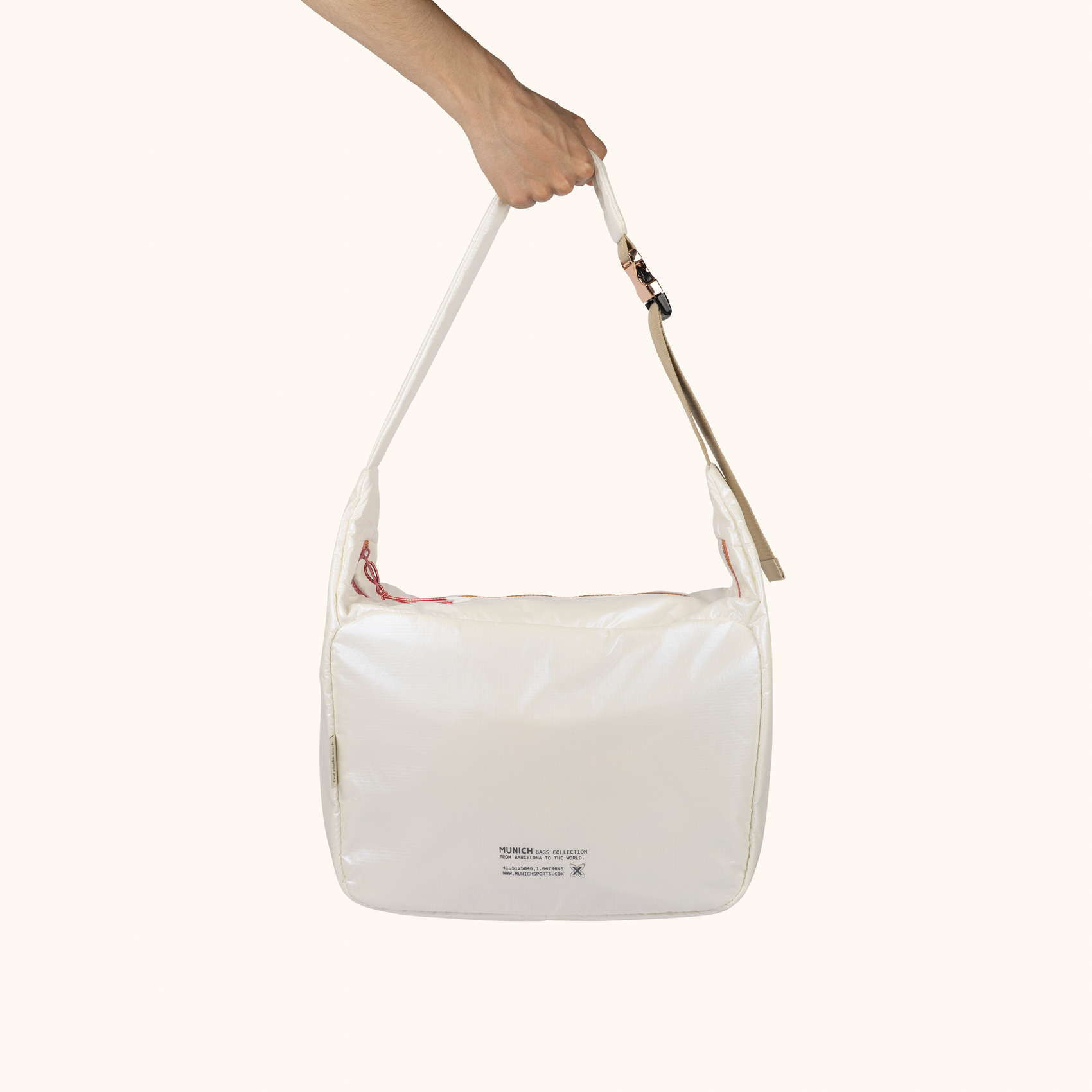 Bolso Hobo Minimalista en Poliamida Reciclada DEEP RECYCLED HOBO HONEY