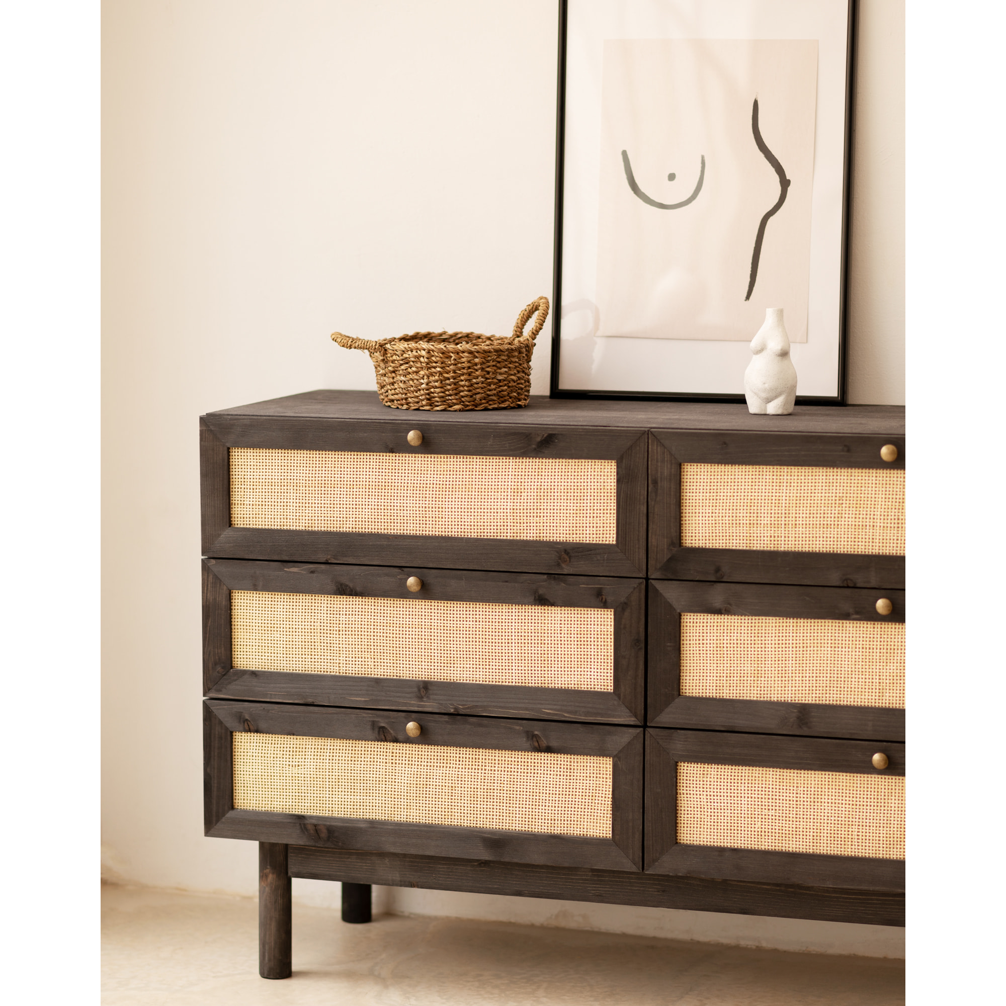 Commode en bois massif et raphia avec six tiroirs en noir 76x120cm Hauteur: 76 Longueur: 120 Largeur: 42