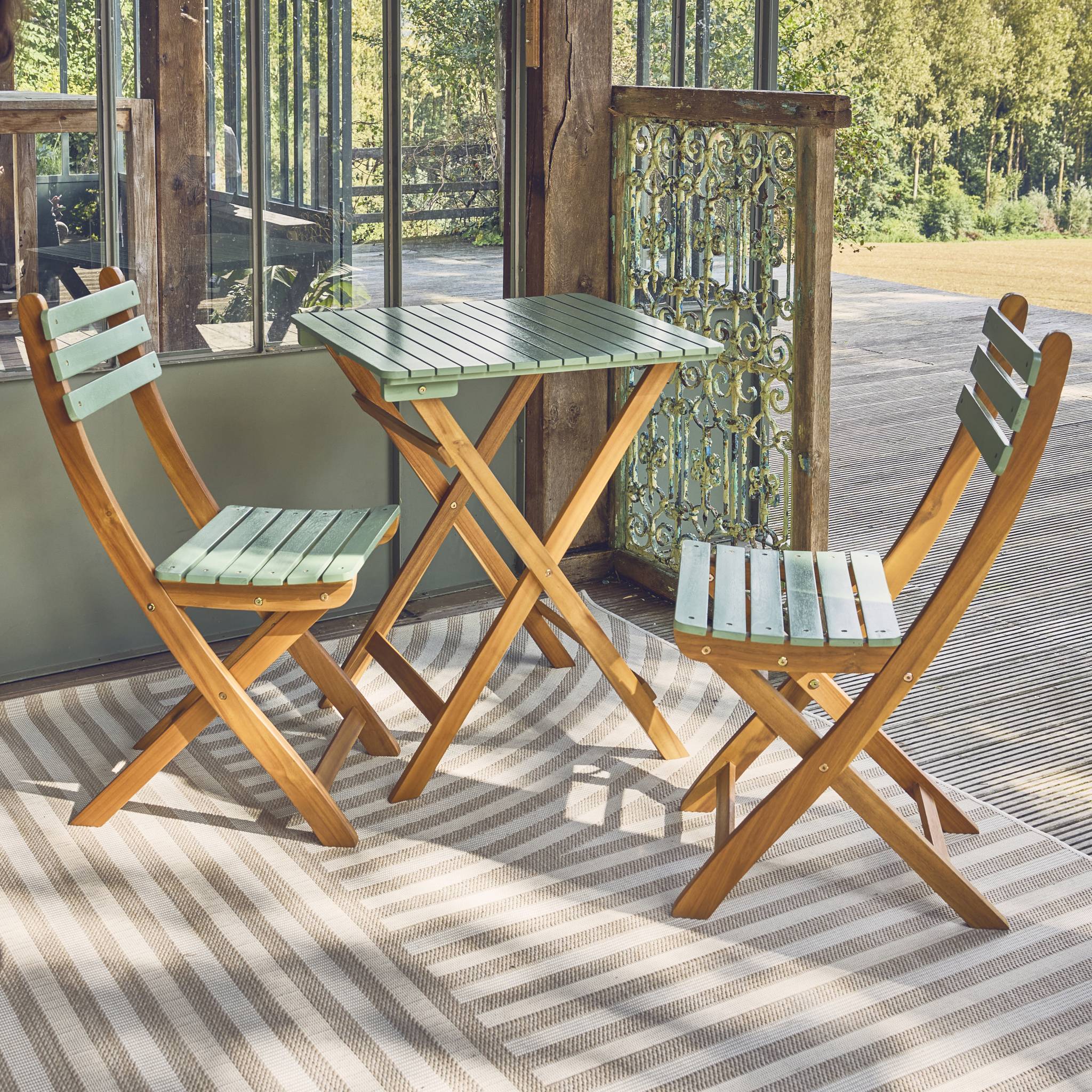 Table de jardin pliante bois d'acacia + 2 assises vert de gris HILORA . table carrée