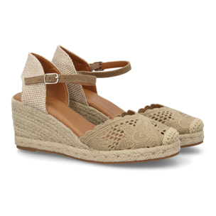 Alpargata cuña con calados altura media