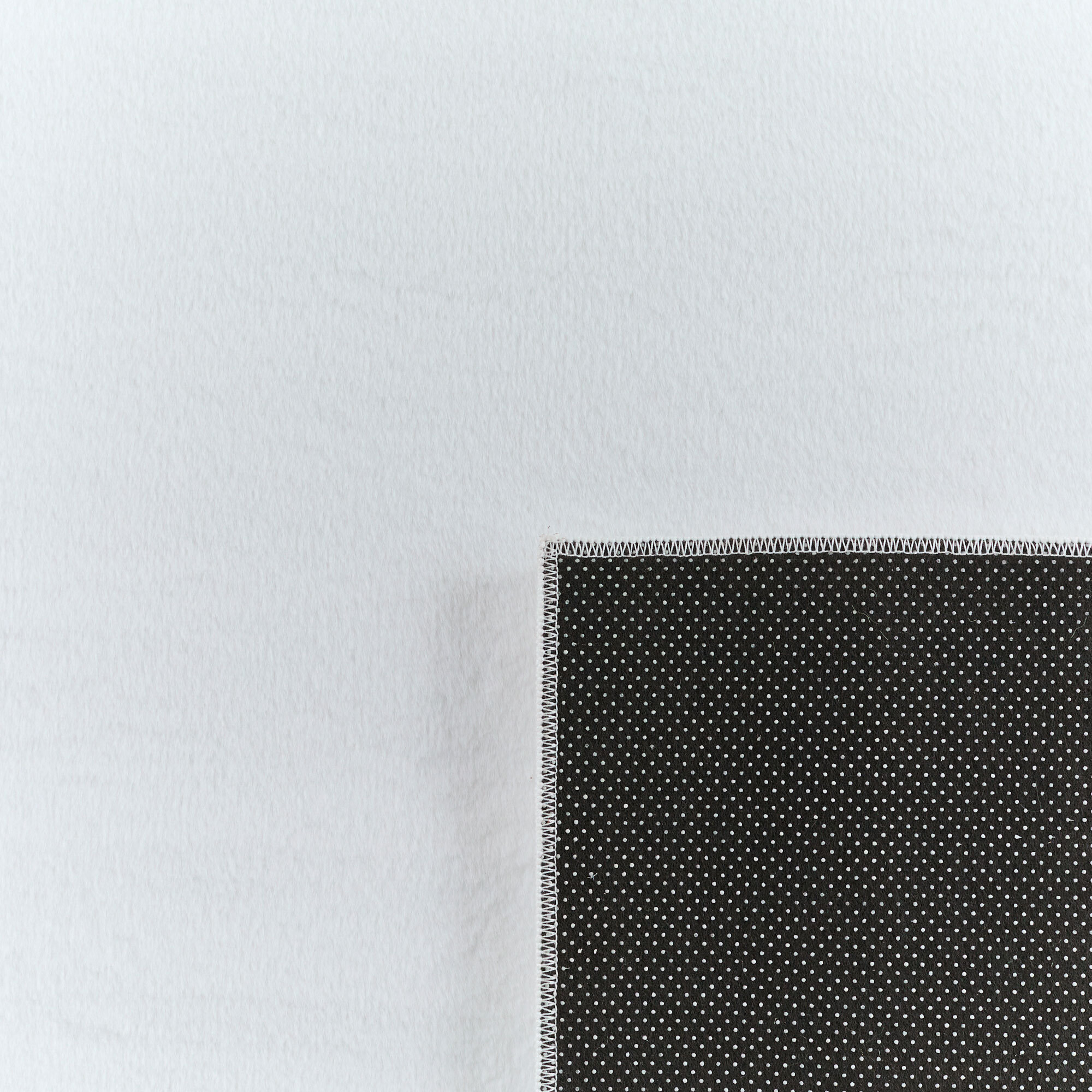 NUBE - Tapis doux et moelleux à poils courts blanc - NUB6000BLA