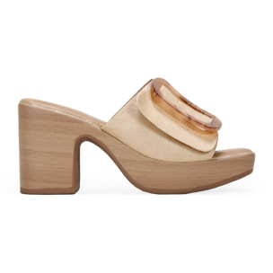 Sandalias de tacón arena con hebilla marmolada