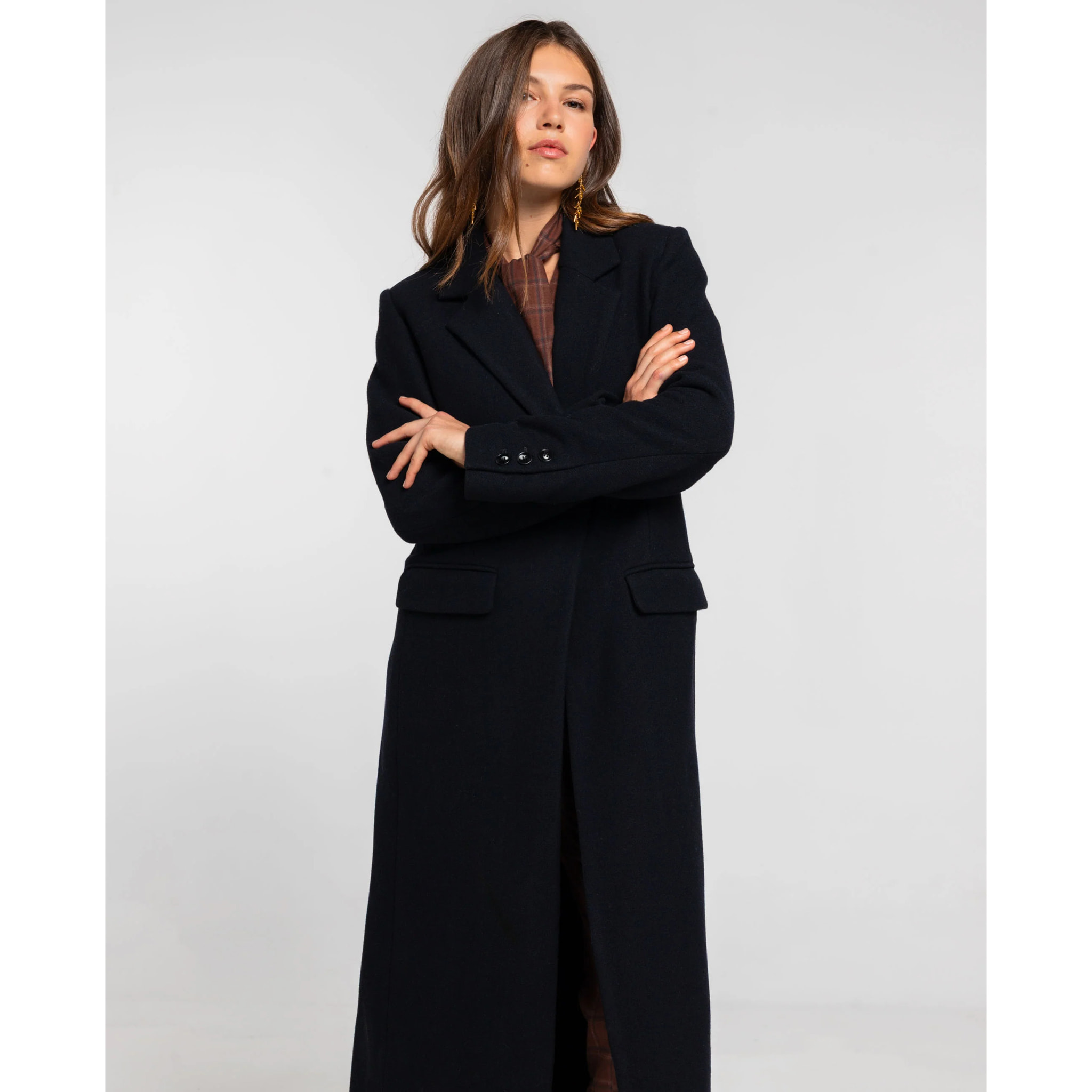 Abrigo largo con acabado sastre