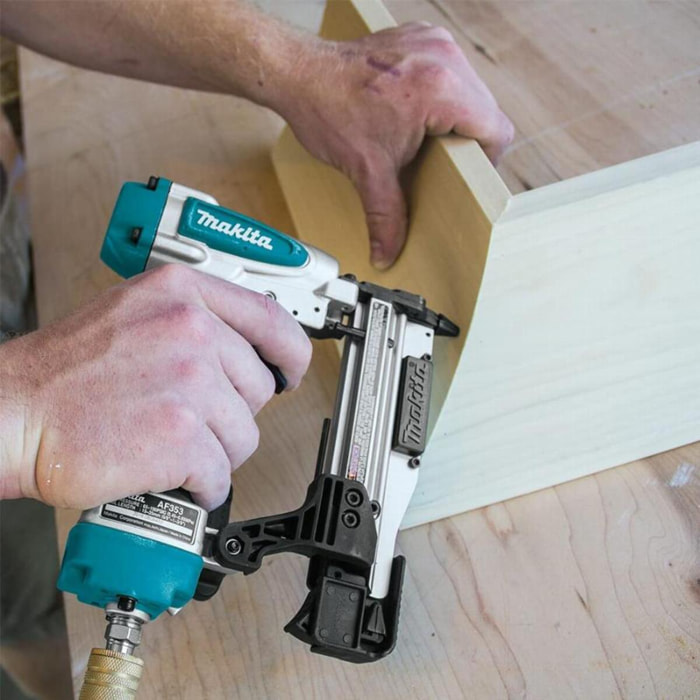 Cloueur pneumatique MAKITA 8.3 Bar 35 mm - AF353