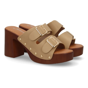 Sandalia plataforma mujer con hebillas y tachuelas
