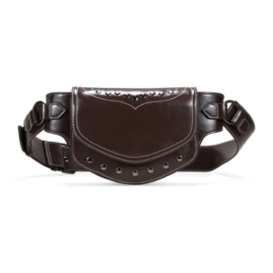 Riñonera marrón con solapa y tachuelas