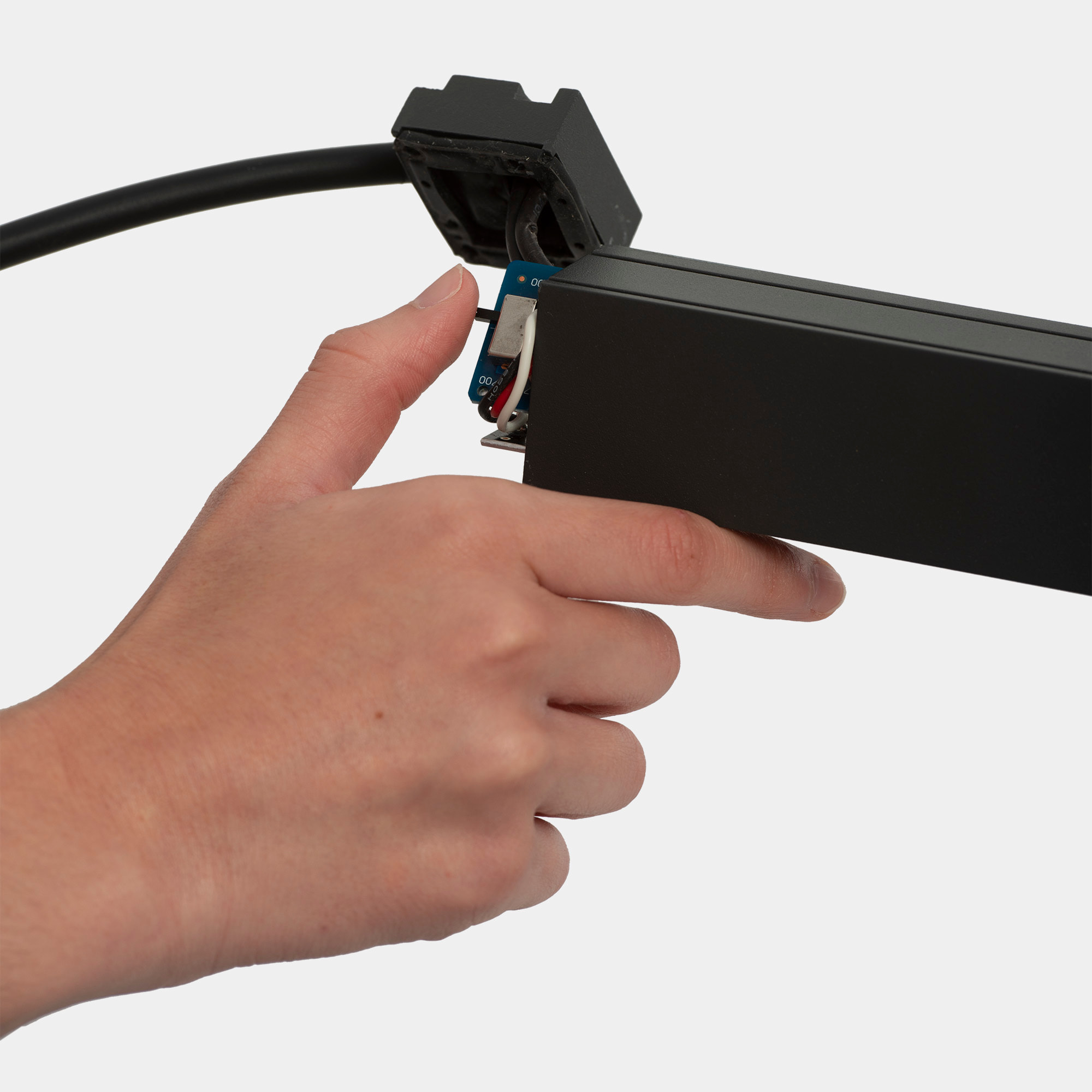 LEDS C4 Convertt Surface | Sistema Lineal Exterior | Para iluminar hacia arriba | Luz LED blanco cálido 3000K | Aluminio Anodizado