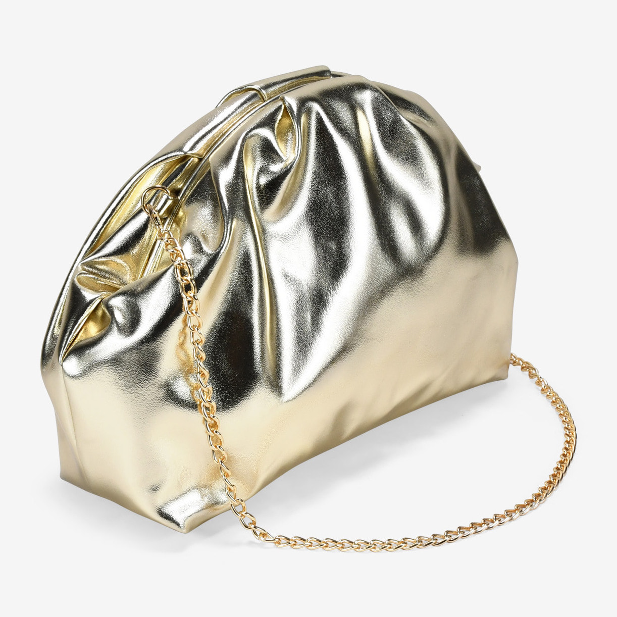 Bolso de mano dorado con boquilla