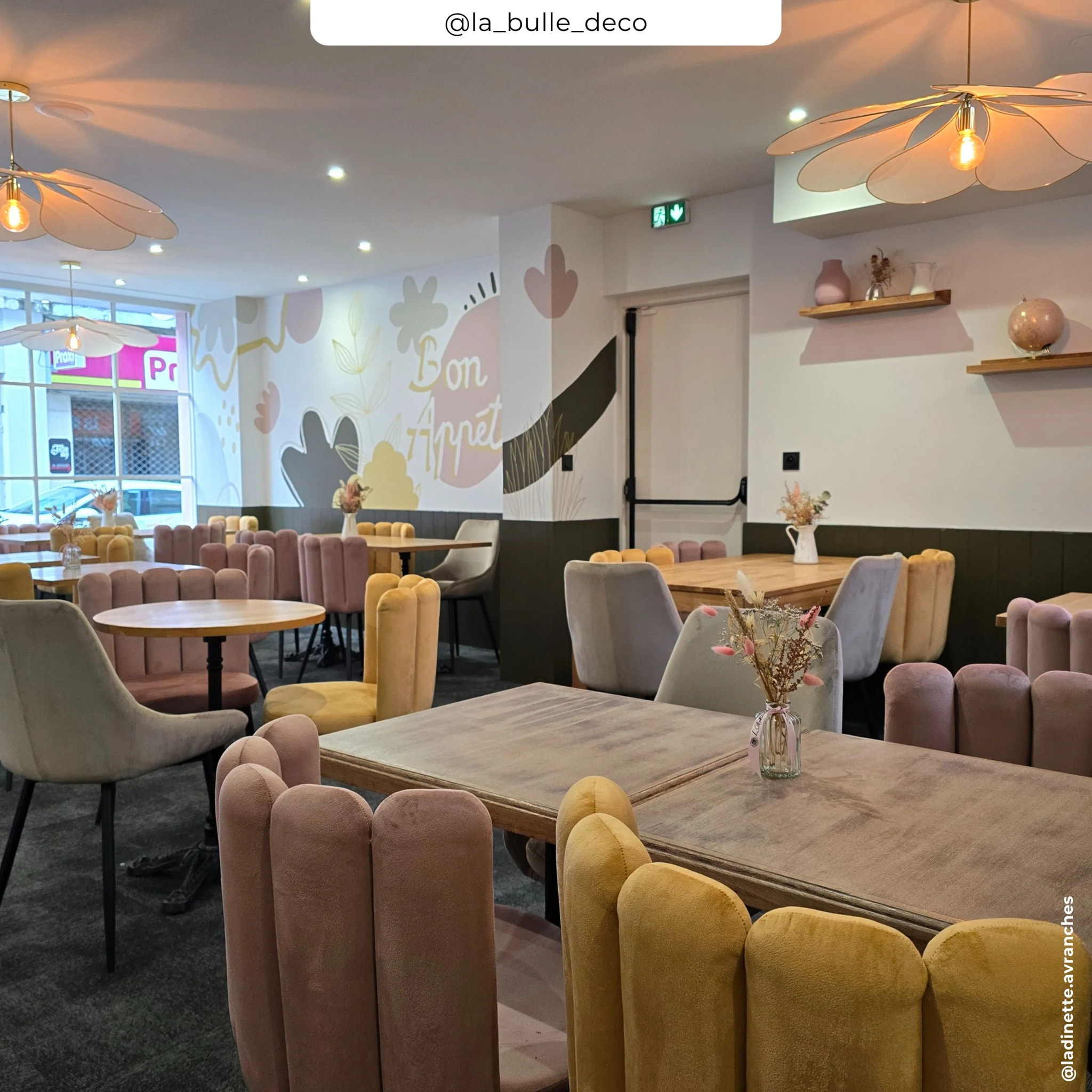 Lot de 2 chaises en velours rose et pieds en métal noir - Rosy