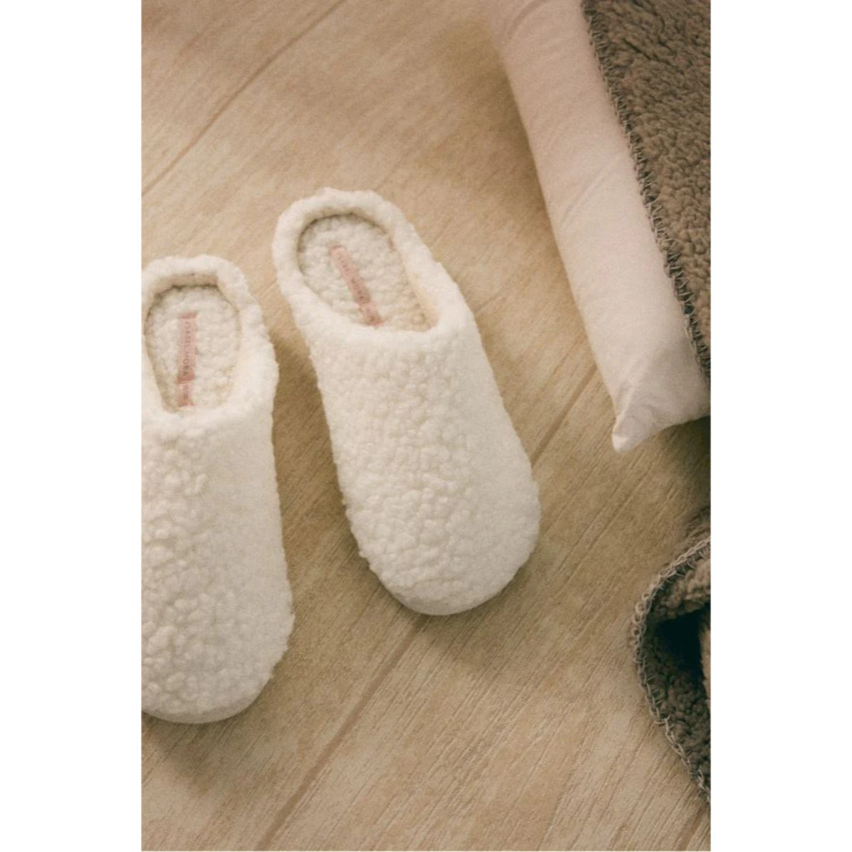 Pantofole di pelle di pecora bianca