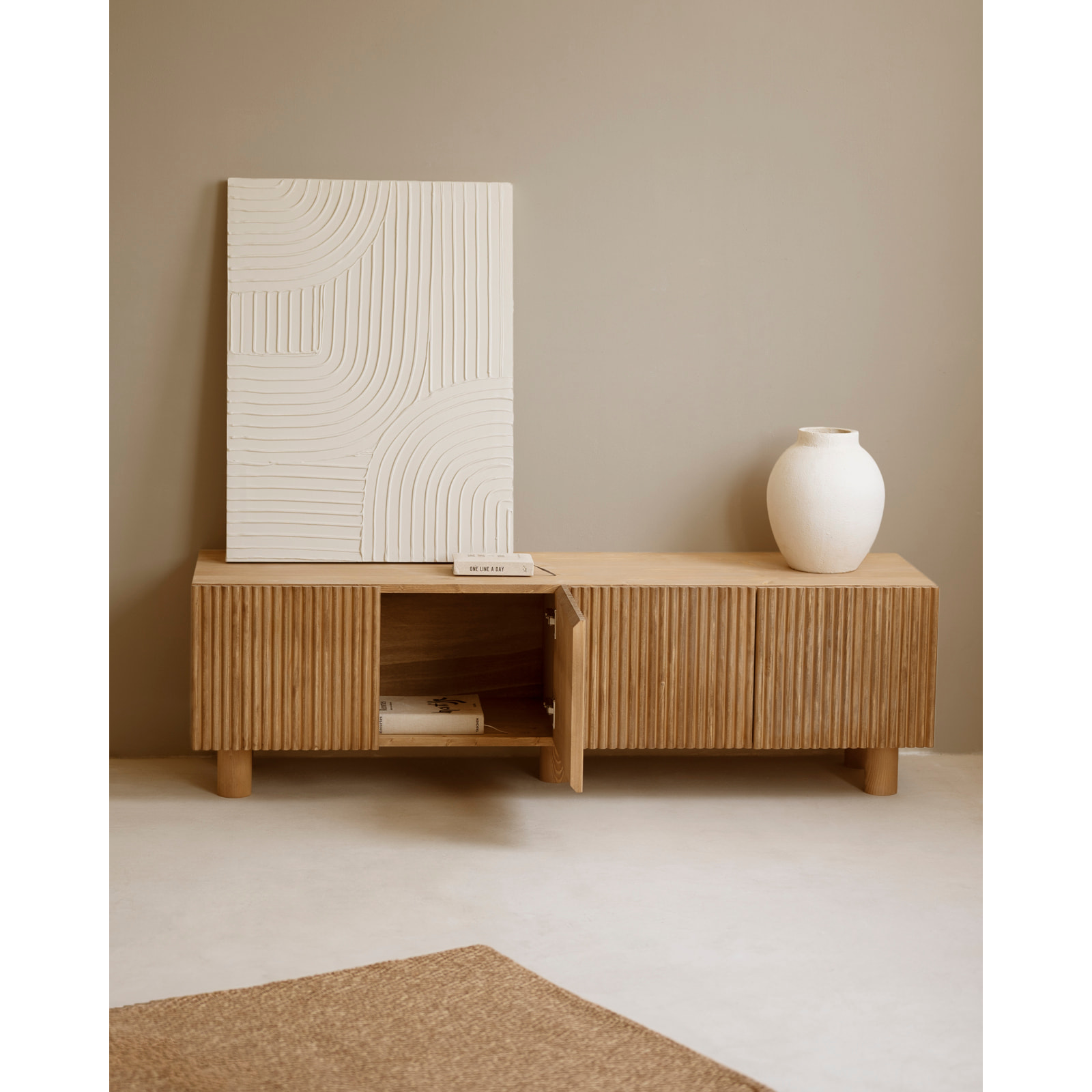 Mueble TV de madera de abeto y pino en tono roble medio 152x42cm Alto: 45.5 Largo: 152 Ancho: 42