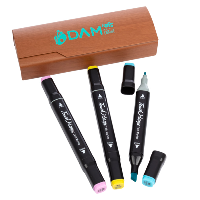 Astuccio in legno con set di 3 evidenziatori in colori variati. Punta doppia: fine e larga nello stesso evidenziatore. Giallo, blu e viola.