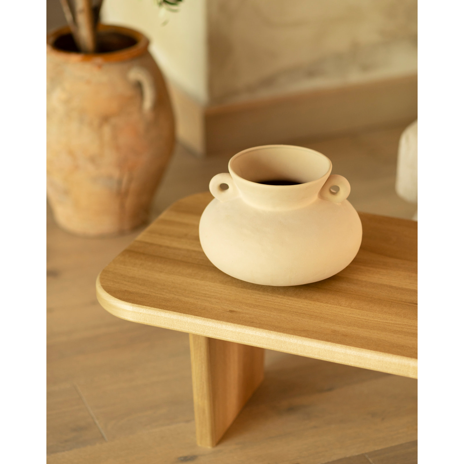 Table basse en bois massif de peuplier avec deux pieds de 95cm Hauteur: 30 Longueur: 95 Largeur: 45