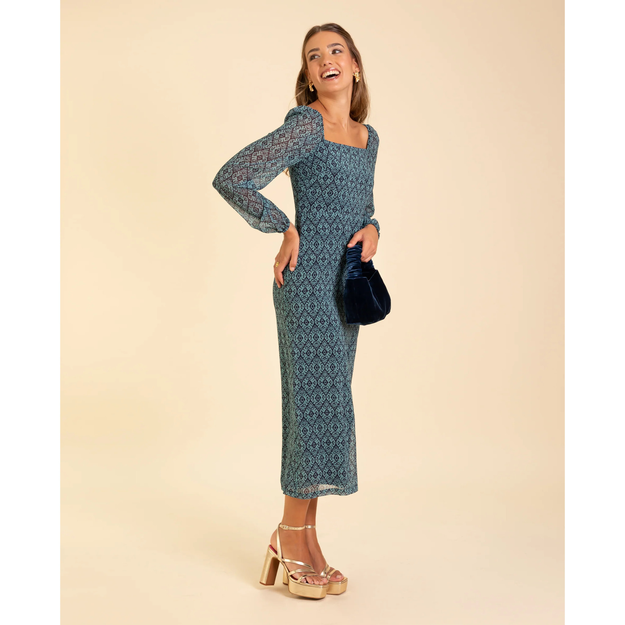 Vestido midi con manga larga