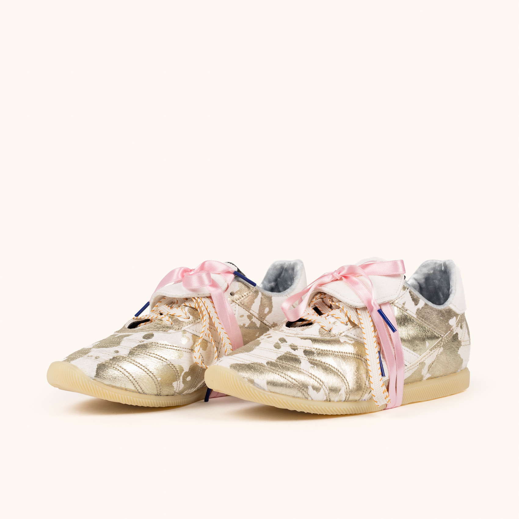 Sneakers de Estilo Fútbol Retro-Futuro con Estampado Metalizado y Cinta Rosa MUNICH MUNDIAL STRADA COW 04