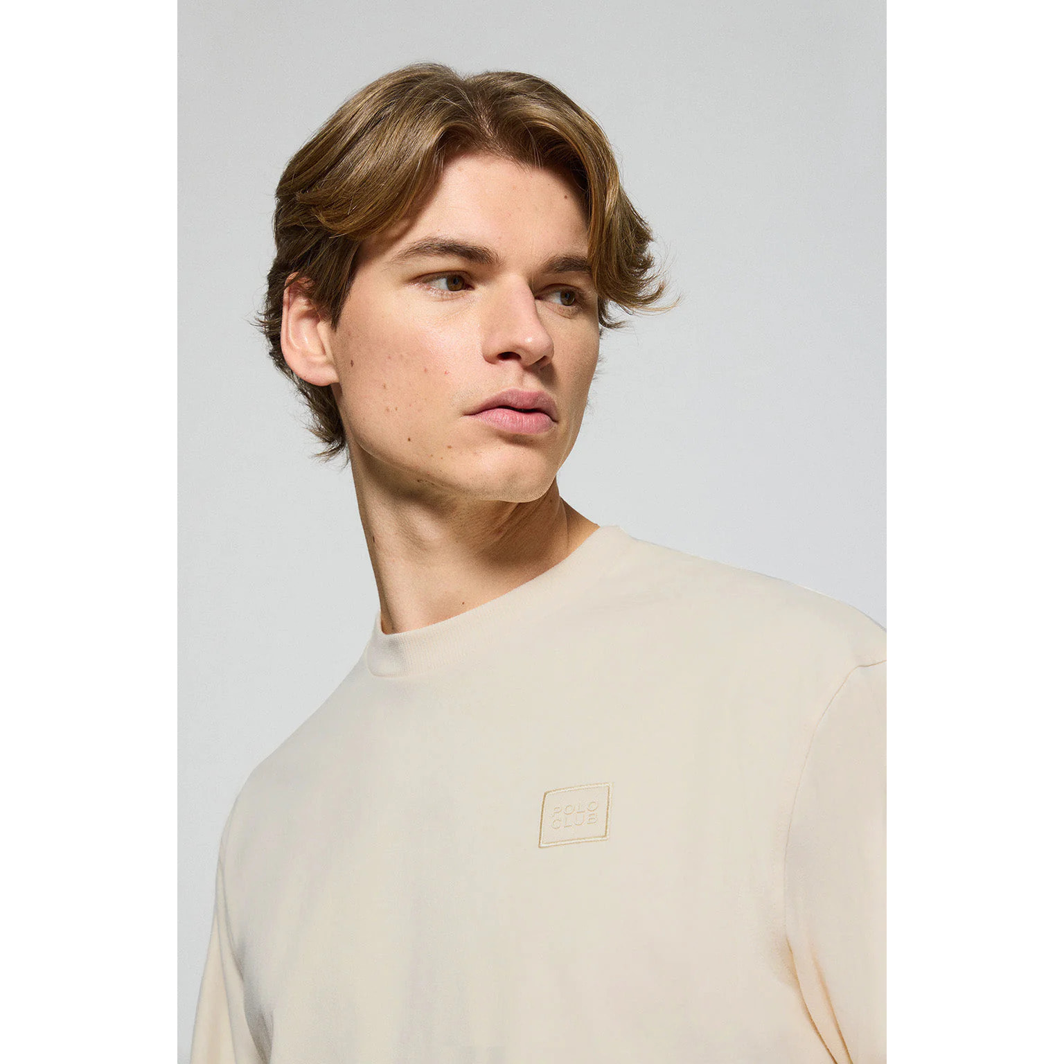 Camiseta de manga larga y cuello redondo color crudo con detalle Polo Club