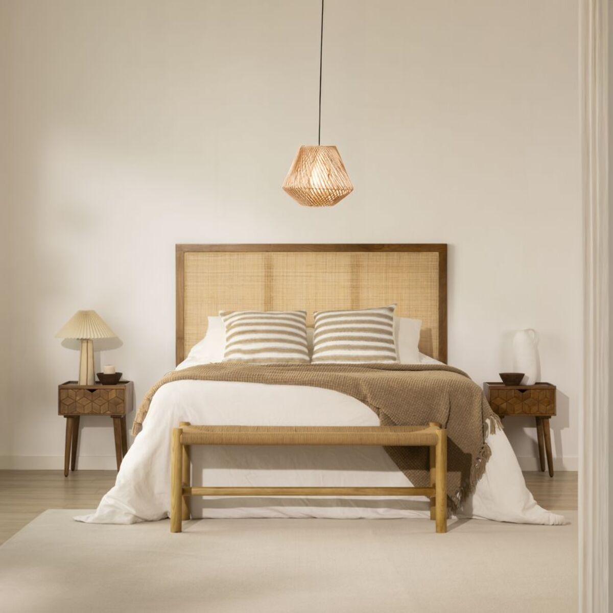 Table de chevet Asoka -bois massif de mangue-couleur noyer 39 x 52 x 35 cm