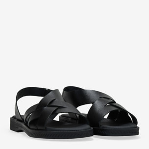 Sandalias negras en piel con trenzado