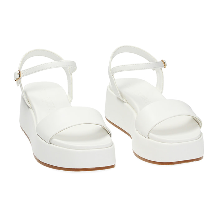 Sandalias con cuña blancas