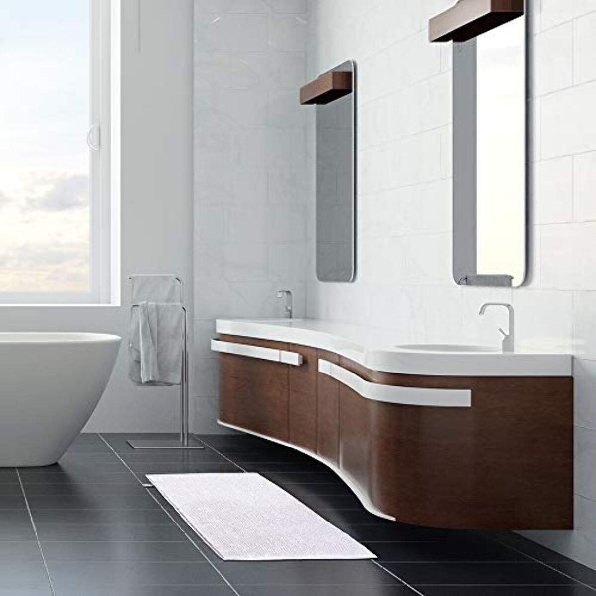 Tappeto Bagno Poppy Bordeaux, Antiscivolo, Tessuto Morbido e Assobente.