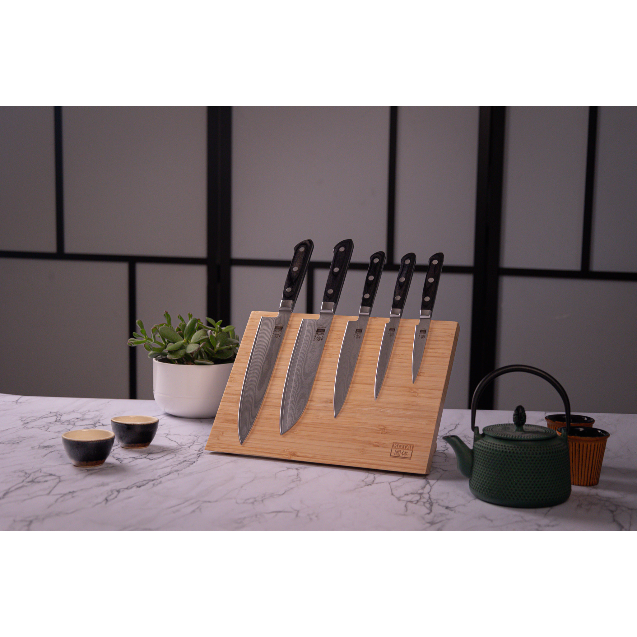 Le Set Deluxe Complet Hashi Damas 10 p : 5 couteaux + porte-couteau magnétique + planche à découper + set d'aiguisage grain 180/800 + acier à aiguiser + fourchette à découper