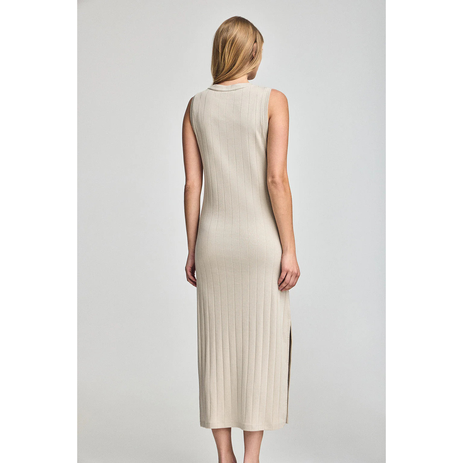 Vestito lungo beige e a coste con monogramma ricamato