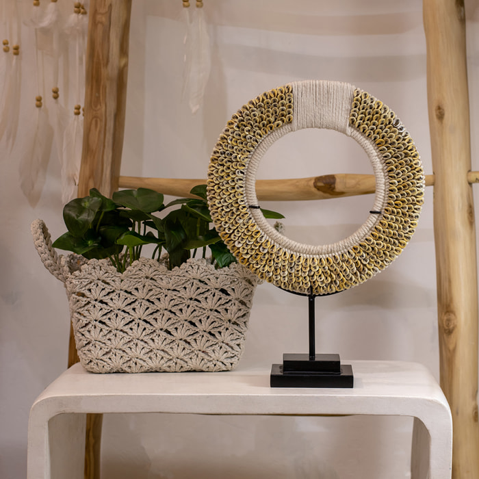 Collier en coquillages sur socle en métal  LINH