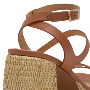 Sandalia de tacón Victoria en napa y rafia con cierre de pulsera