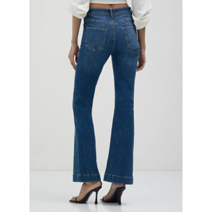 Jeans flare con nervature