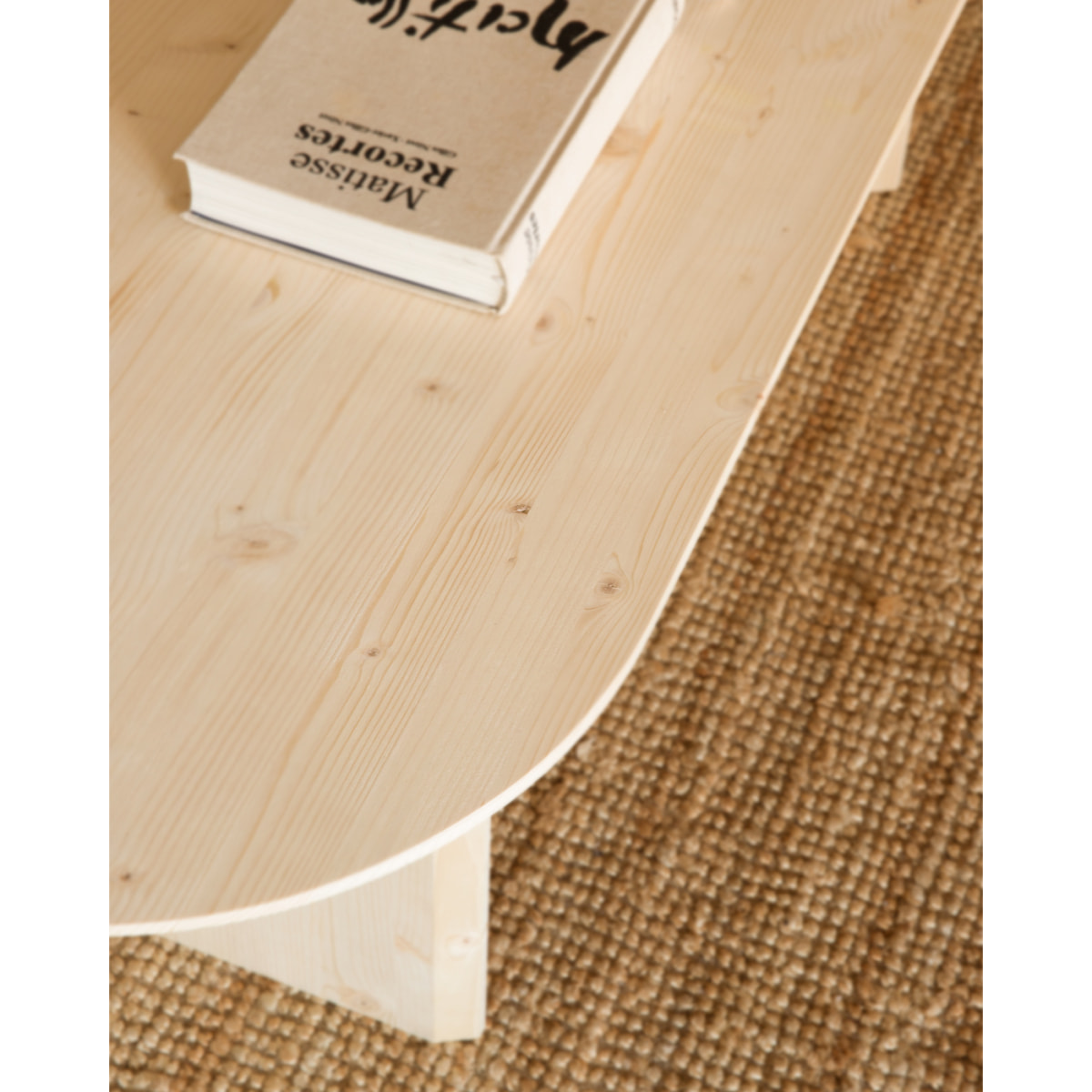 Table basse ovale en bois massif ton naturel en différentes tailles