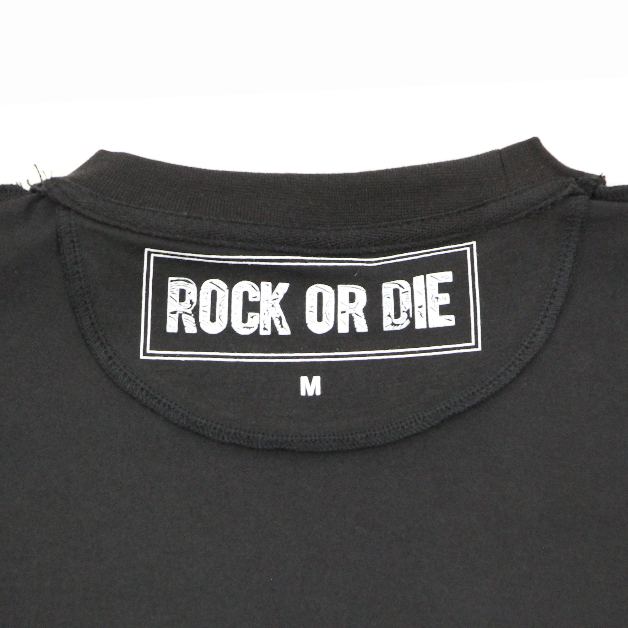 CAMISETA LOVE IS SHE ROCK OR DIE