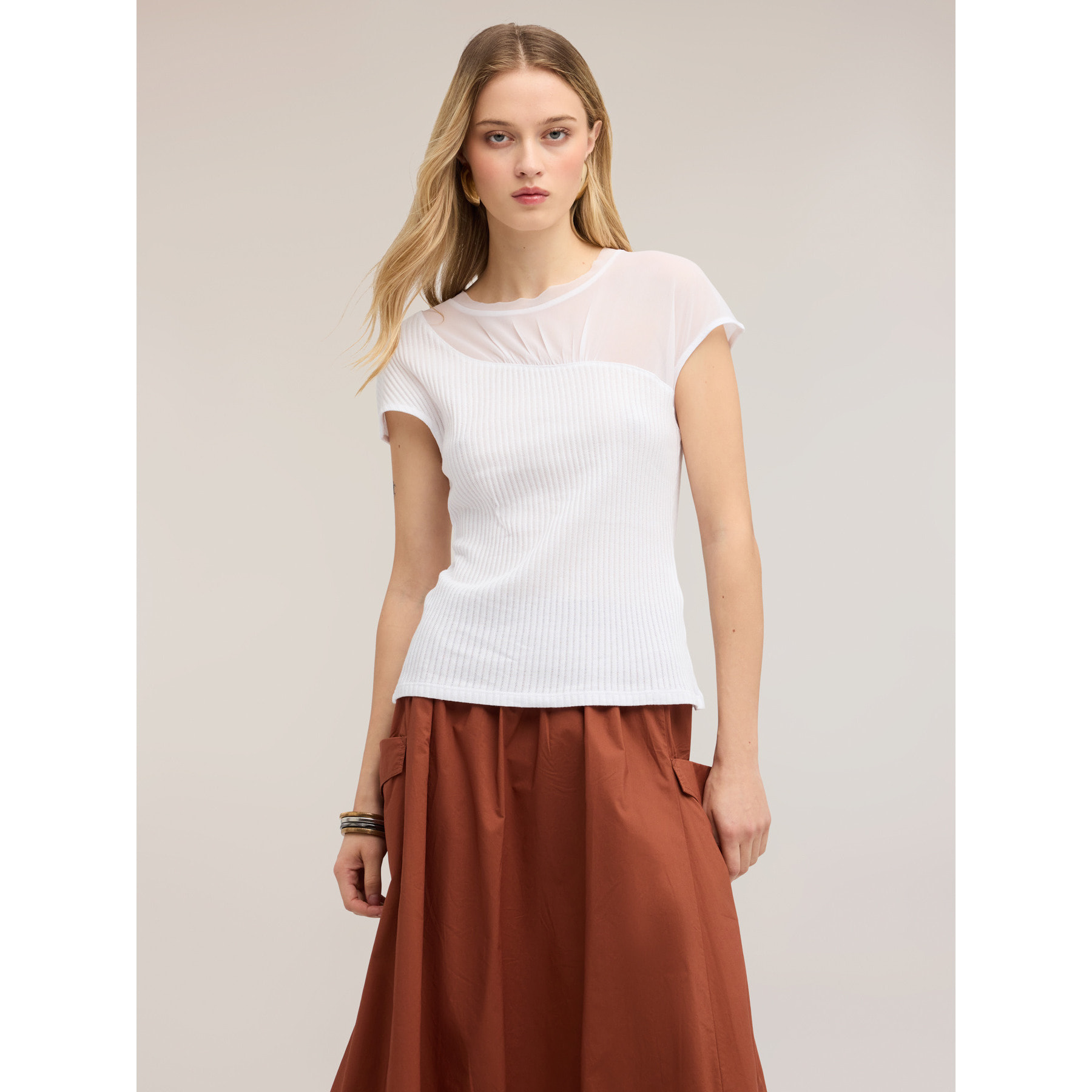 Motivi - Camiseta bimatérica con detalle drapeado - Blanco