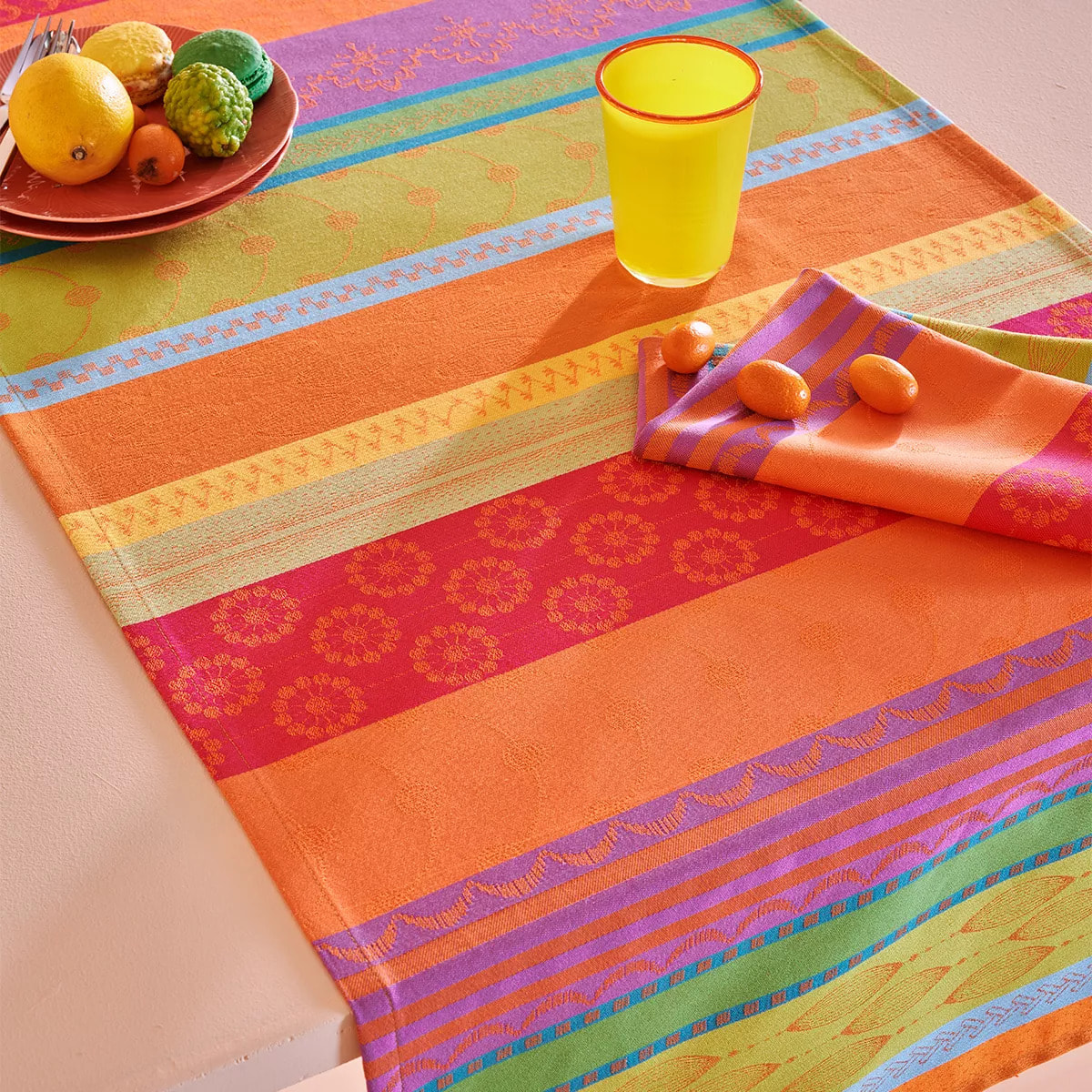Nappe pur coton enduit motif jacquard vert orange Mille broderies samba