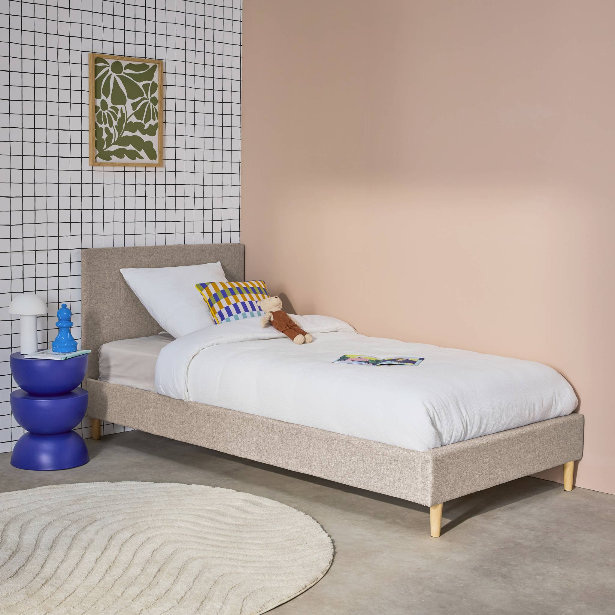 Lit avec sommier à lattes et tête de lit. finition tissu. beige. L 202 x P 96 x H 88cm