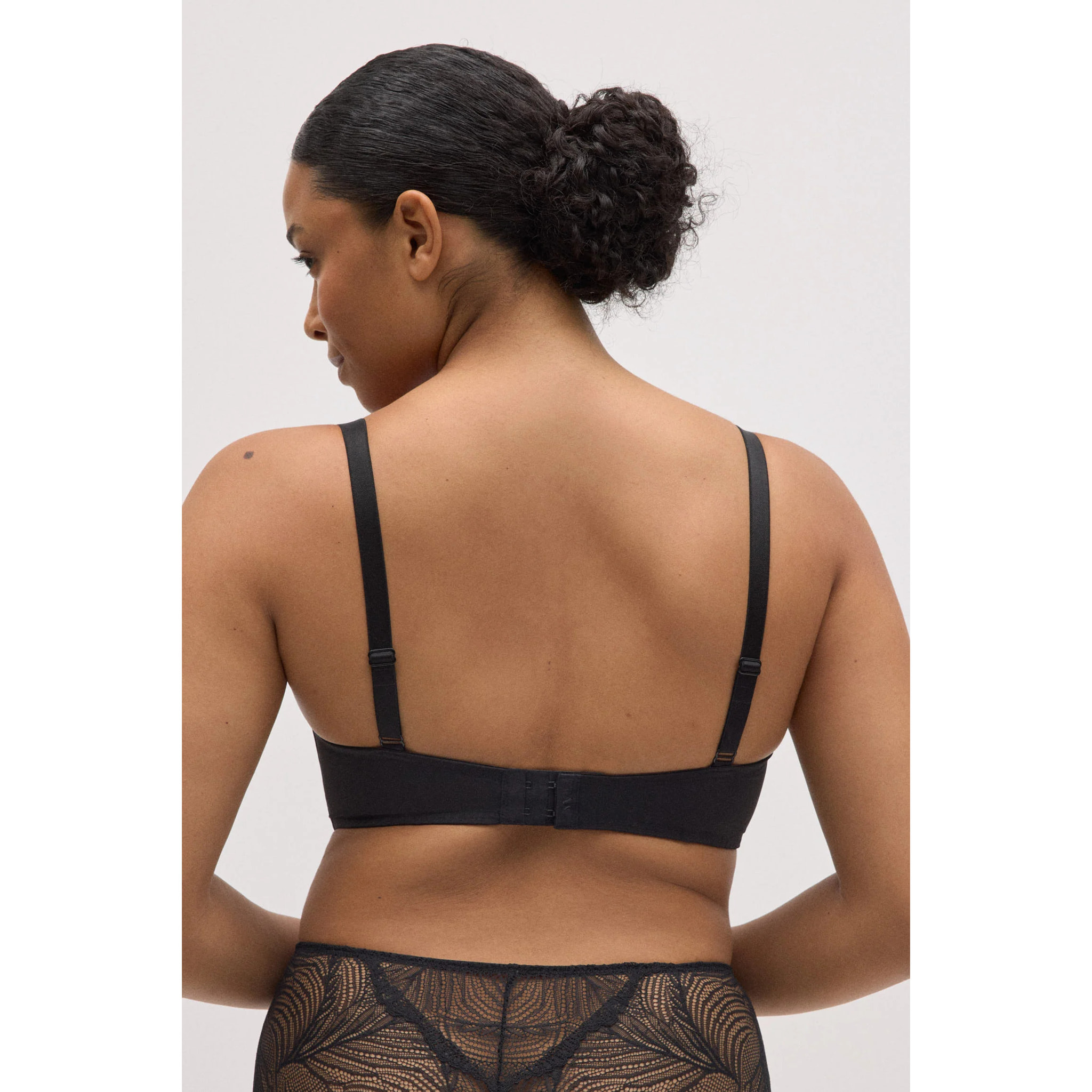 Reggiseno imbottito con ferretto in pizzo nero, coppe B e C