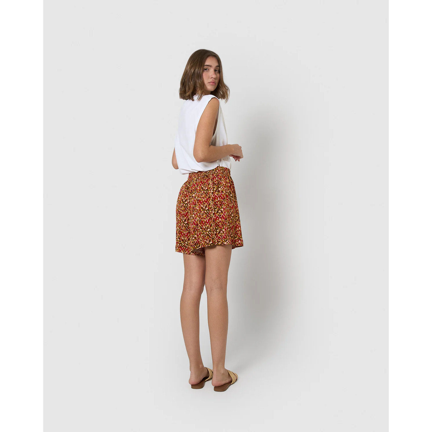 Pantalón corto bambula detalles plisados railay rojo