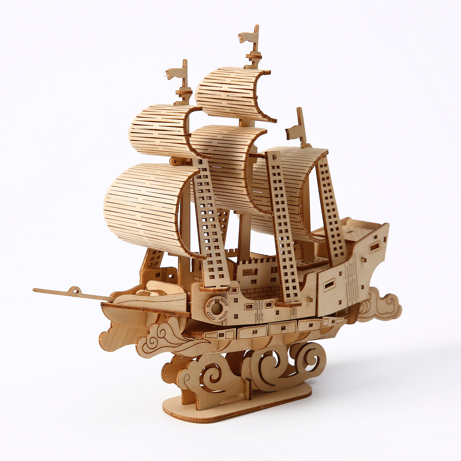 Maqueta de Madera 3D, diseño de Barco de vela con movimiento mecánico. 83 piezas.