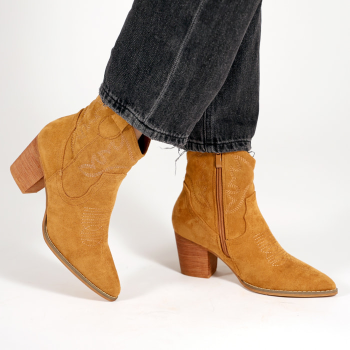 Stivaletti texani in simil pelle scamosciata con ricamo