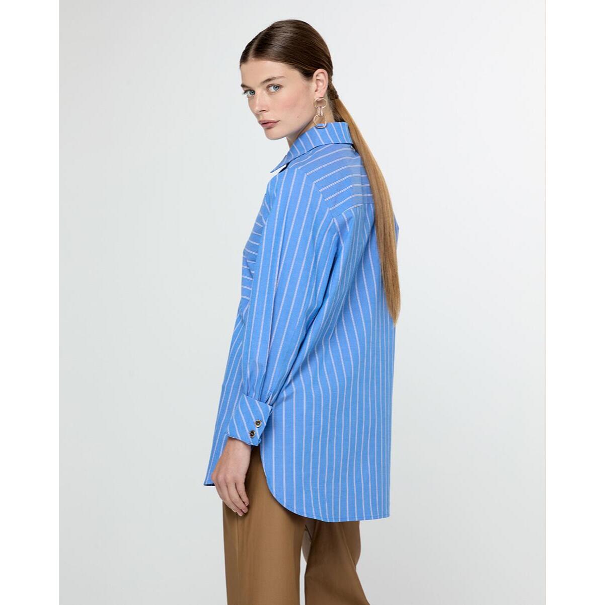 Camicia diritta in popeline a righe con tasche frontali