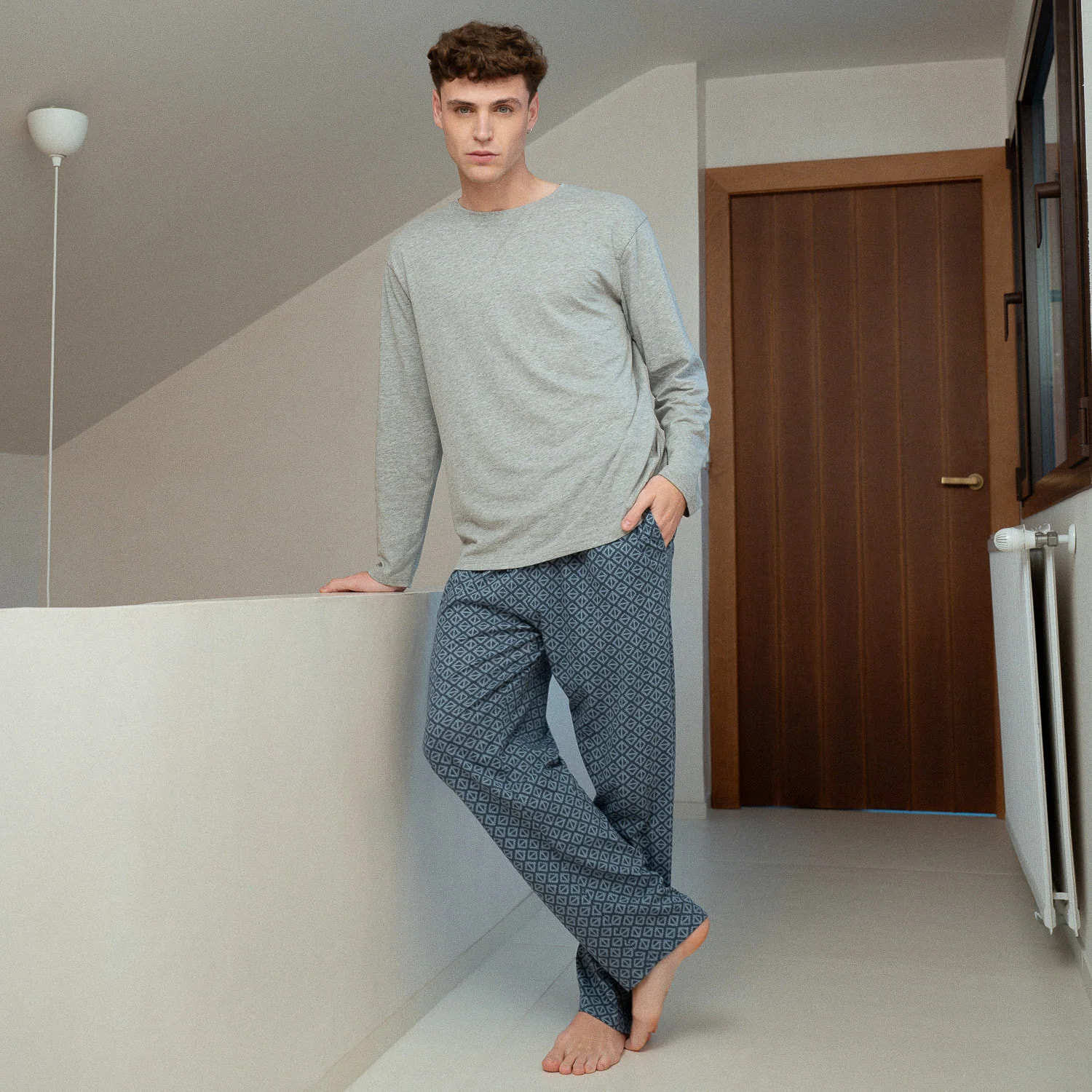 Pigiama lungo da uomo in cotone misto marrone e grigio