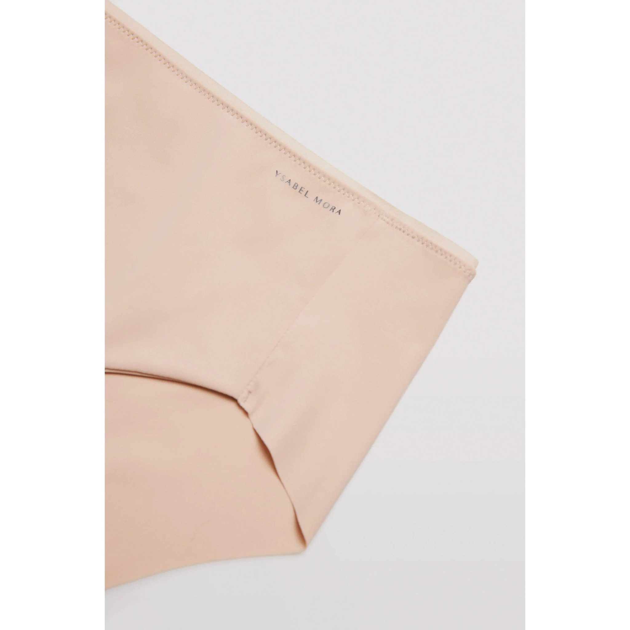 Mutandina contenitive con finiture nude invisibili