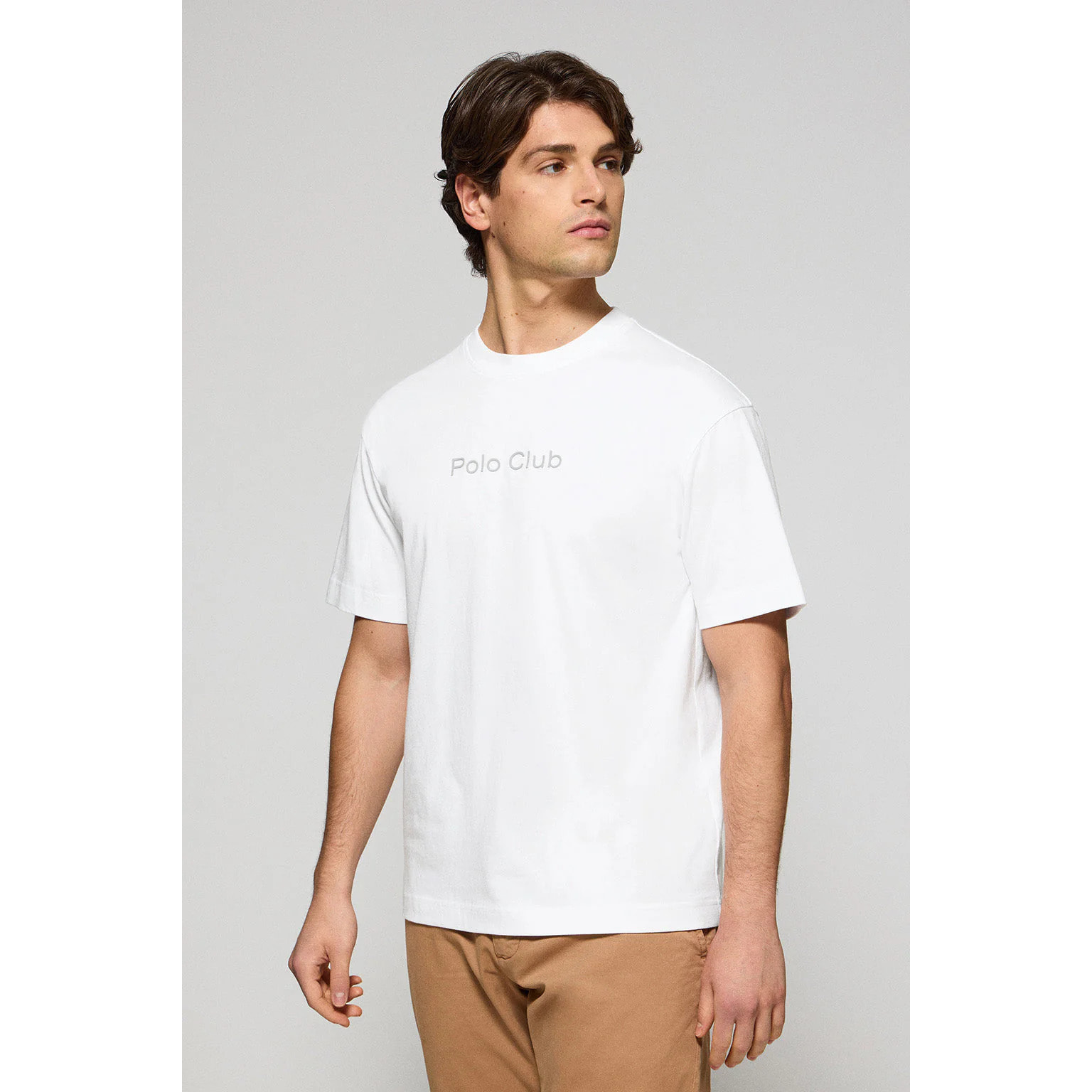 Camiseta blanca de manga corta y cuello redondo con logotipo Polo Club