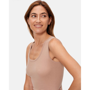 Camiseta de tirantes anchos de patrón básico con escote redondo ligeramente escotado