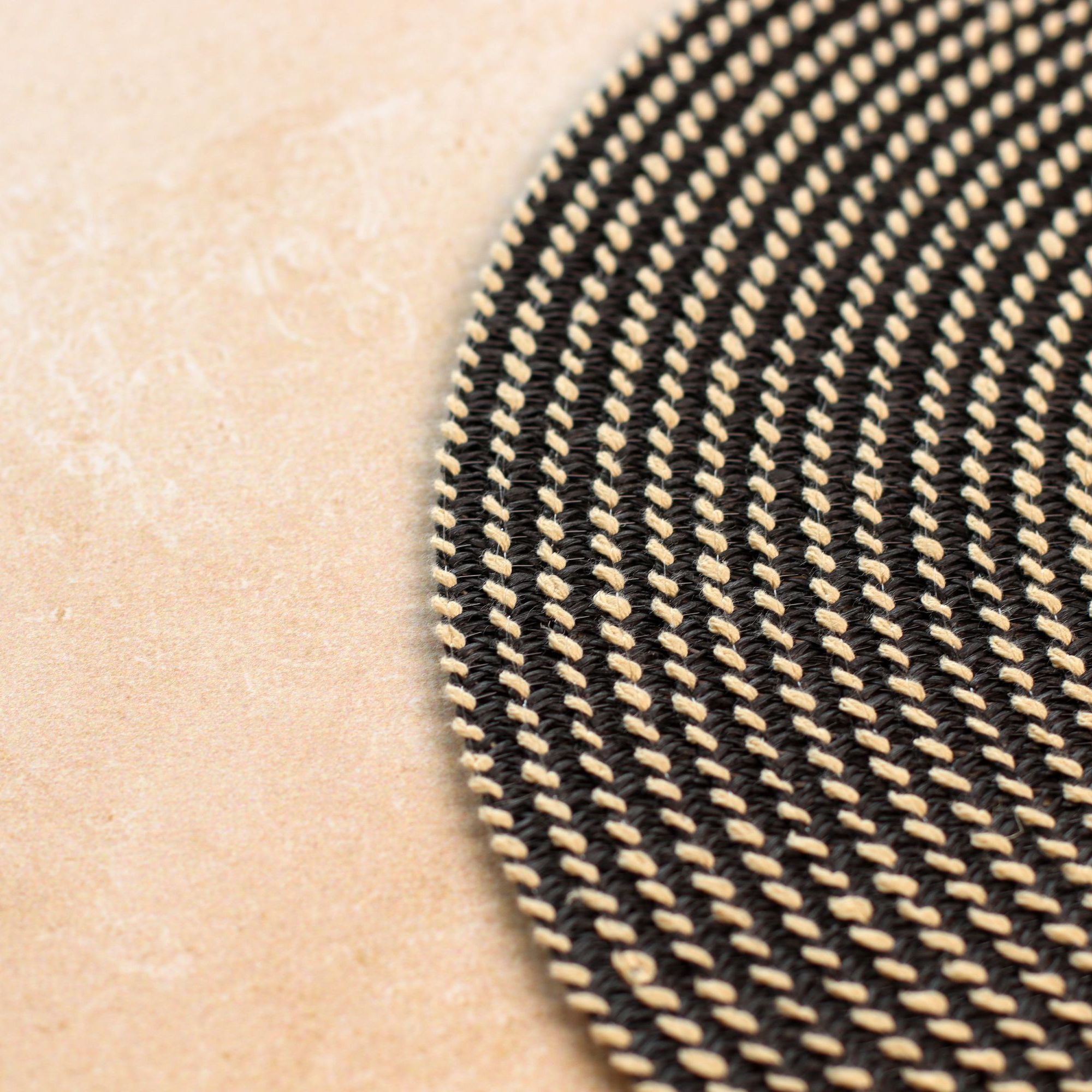 Lot de 6 sets de table rond en papier et coton noir 36cm